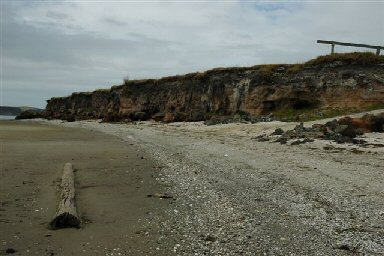 A shot of some cliffs on 90 Mile Beach at Te Hapua